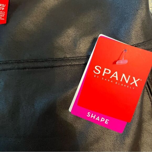 SPANX Shiny Black Leggings NWT! - Picture 2 of 8